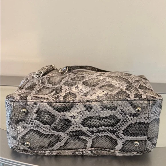 🆕 NINE WEST Caroline Faux Leather Snakeskin Tote NWT Large Purse HandBag Grey - Picture 9 of 15